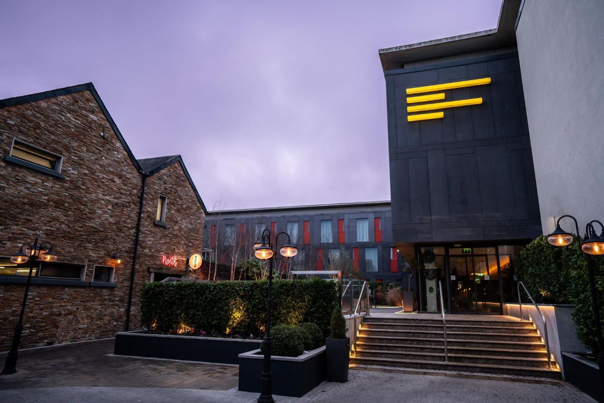 The Address Citywest Luaran gambar